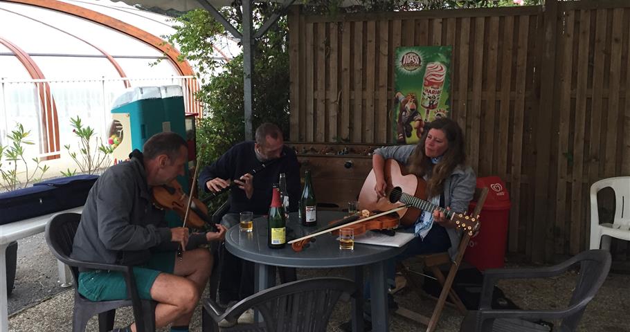 Musiciens Irlandais au Camping à Mesquer, Camping proche La Baule et Guérande